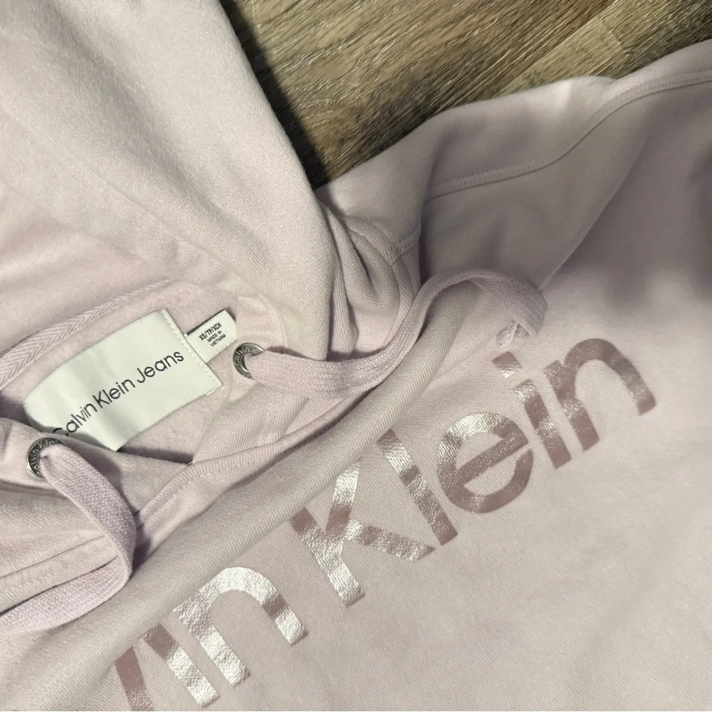 Calvin Klein Cropped Hoodie - Picture 4 of 4